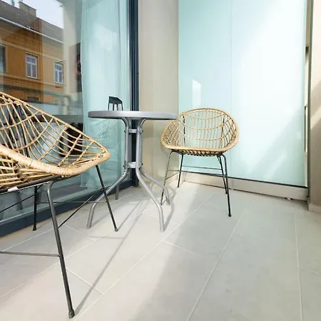 Апартаменты Chic206 Retreat: Modern 1br Gem With Balcony By Nw Будапешт