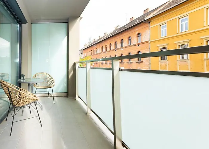 Chic206 Retreat: Modern 1br Gem With Balcony By Nw Budapest
