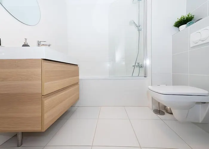 Chic206 Retreat: Modern 1br Gem With Balcony By Nw Apartment