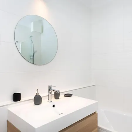 Chic206 Retreat: Modern 1br Gem With Balcony By Nw Daire Budapeşte