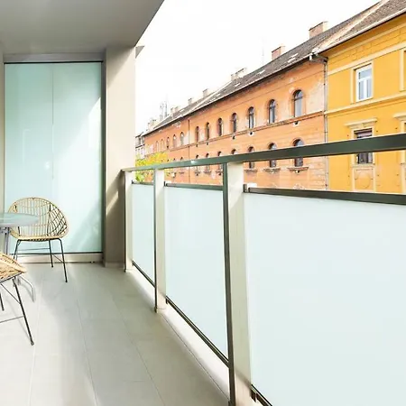 Chic206 Retreat: Modern 1br Gem With Balcony By Nw 布达佩斯